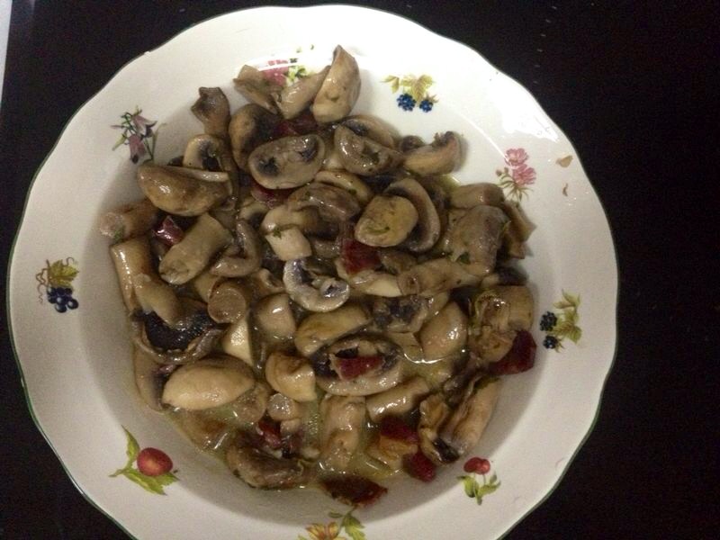 CHAMPIÑONES EN SALSA 